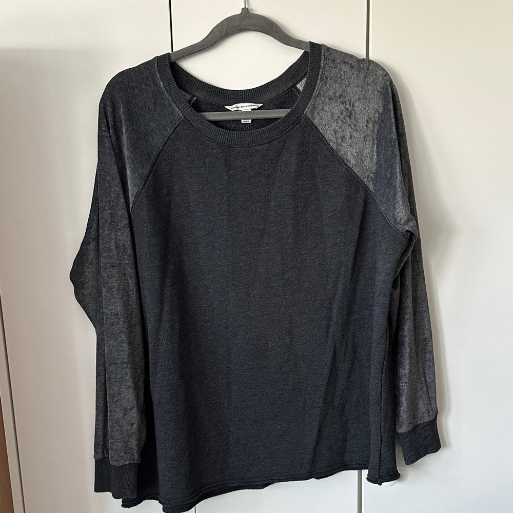 American Eagle Velvet Sleeve Pullover Women's Black and Gray Long Sleeve Top